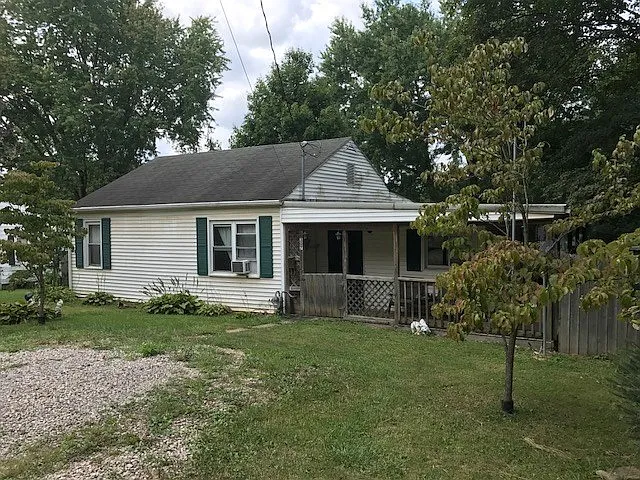 307 Oak St photo 1