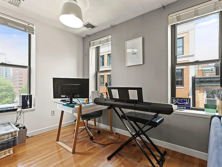 5 Grove St #7 — Photo 4