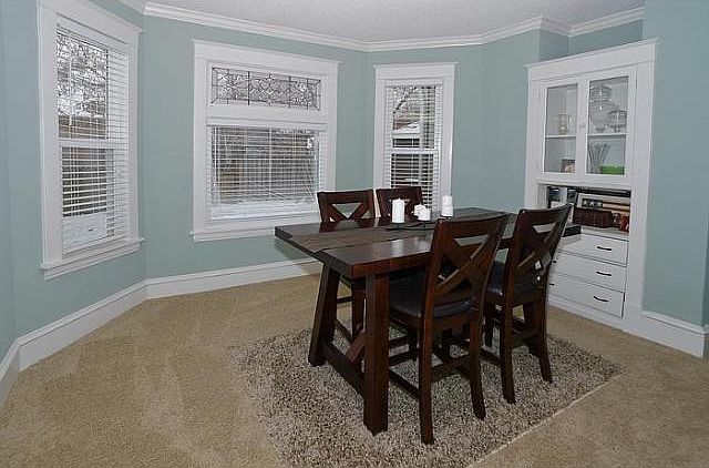 1st image of 487 Saint Clair Ave