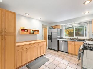 7085 SW Raleighwood Ln, Portland, OR 97225
