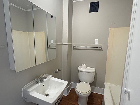 2nd image of 248 Franklin St Unit 1