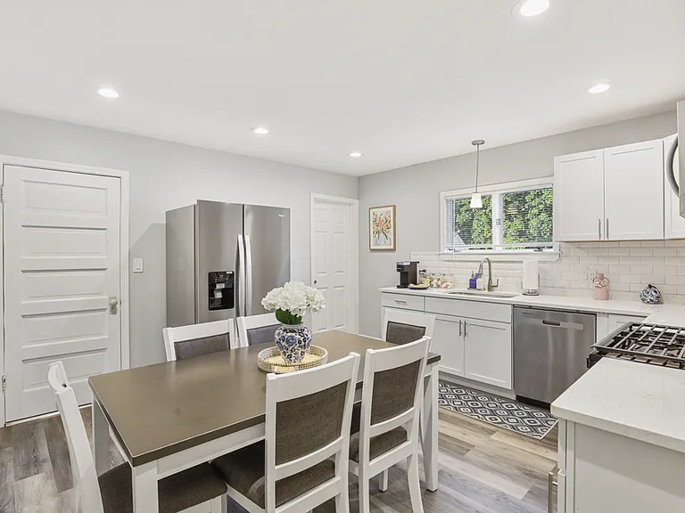 1304 Dean St — Photo 15
