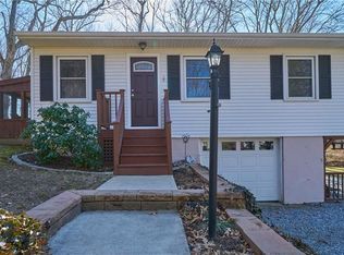 8 Hickory Hill Rd, Clinton, CT 06413