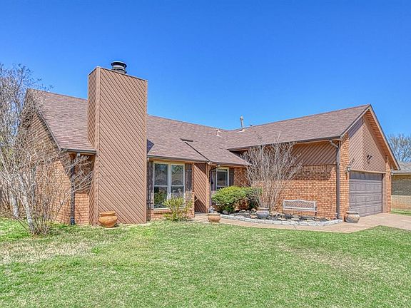 2nd image of 2705 Glen Oaks Dr
