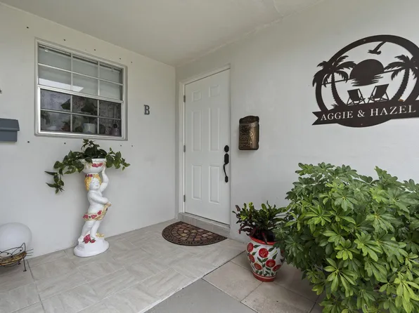 1177 S Drive Circle #B, Delray Beach, FL 33445