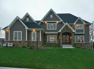 6389 Cardinal Rd, Bettendorf, IA 52722