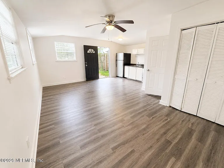 4803 Lexington Ave #B — Photo 6