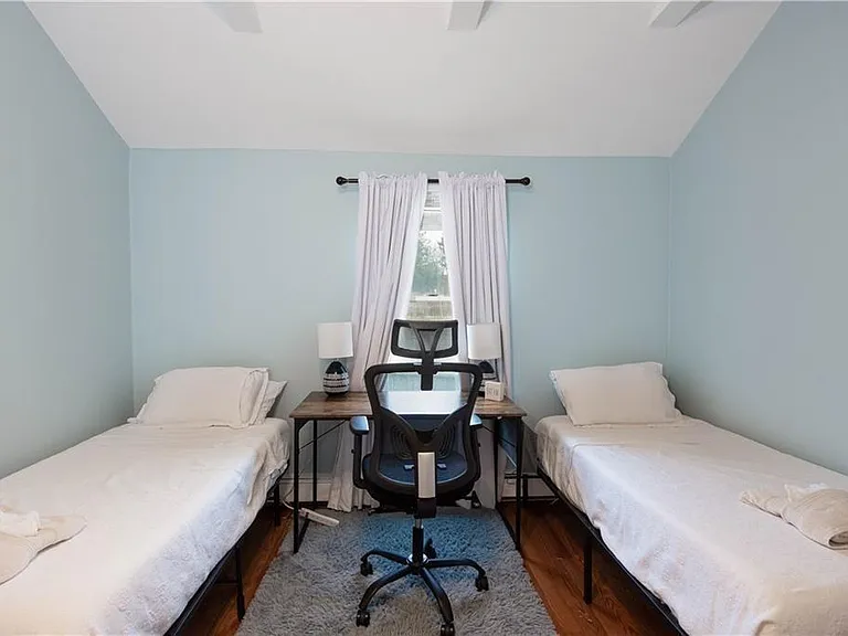 391 Aquidneck Ave — Photo 10