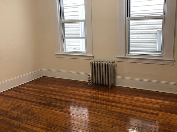 4th image of 271 Hickory St Floor 2