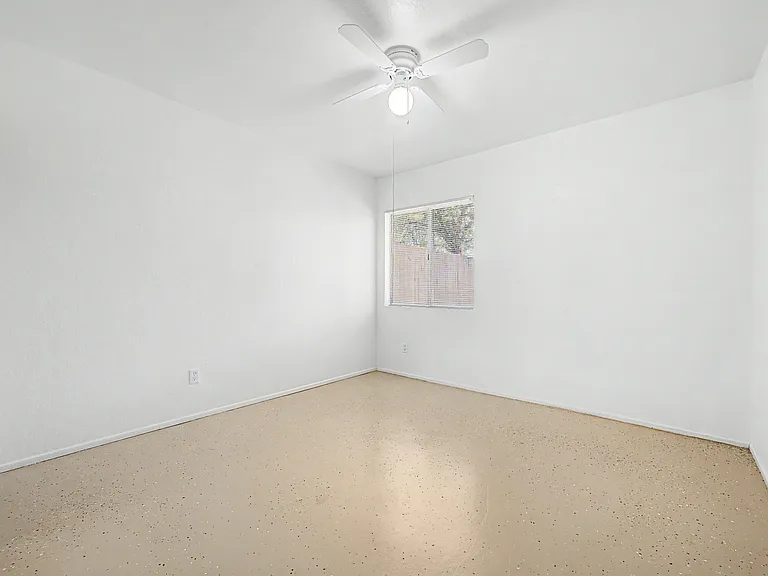 386 E Calle Arizona — Photo 12