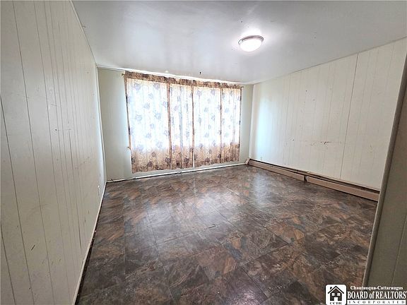 5th image of 146 Hoyt St