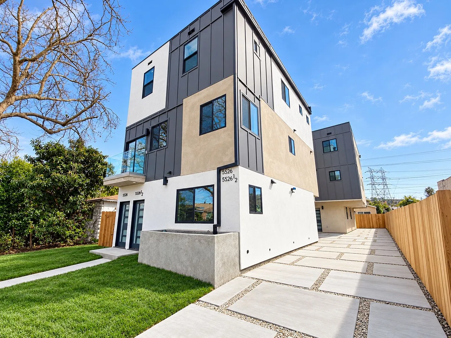 Spacious Luxury Townhomes in West Adams with Parking — Photo 2