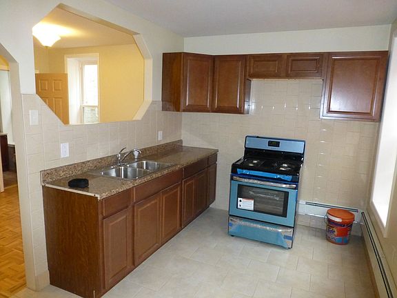 2nd image of 1568 Lincoln Pl