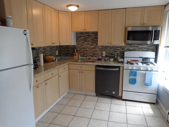 133 Green Ln, Philadelphia, PA