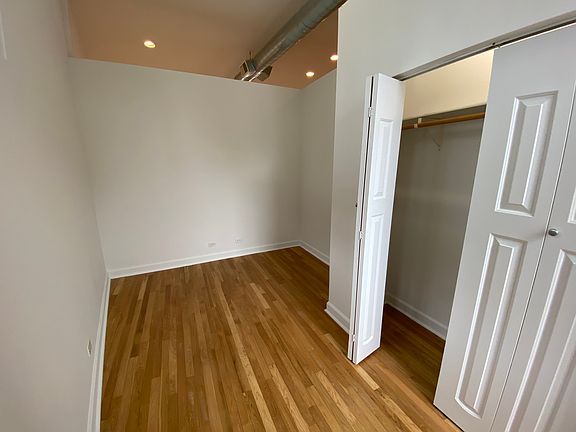 3rd image of 2511 W Winona St #1F