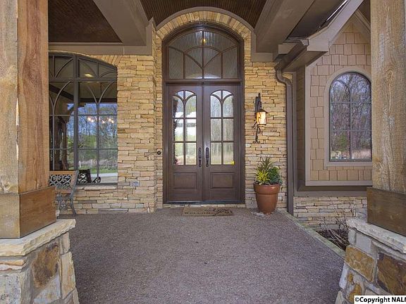 2nd image of 10 Autumn Glory Ln SE