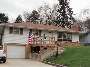 611 W 10th St, Yankton, SD 57078