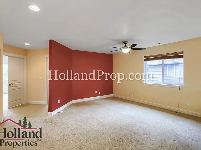 319 NW Wildwood St — Photo 22