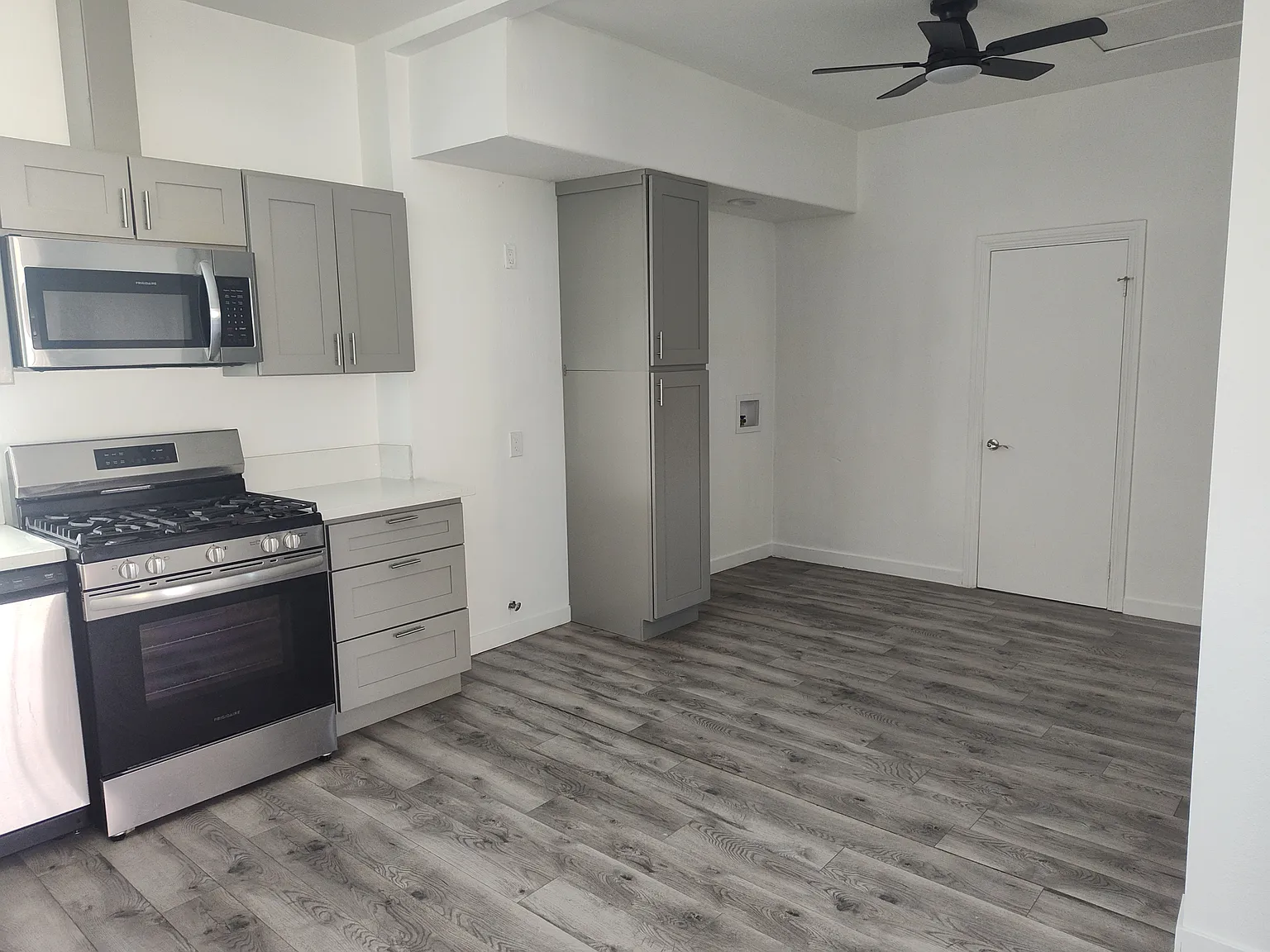 2 bed, 1000 sqft, $1,995 — Photo 3