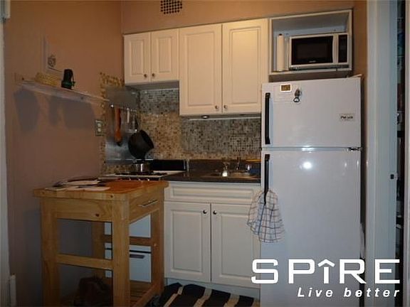 4th image of 43 W 76th St #3