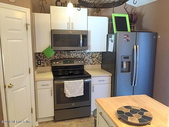 Kitchen (new appliances!)