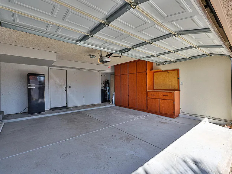 3236 E Hiddenview Dr — Photo 35