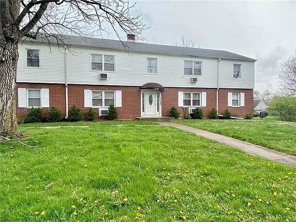 5th image of 1128 W Hillcrest Ave