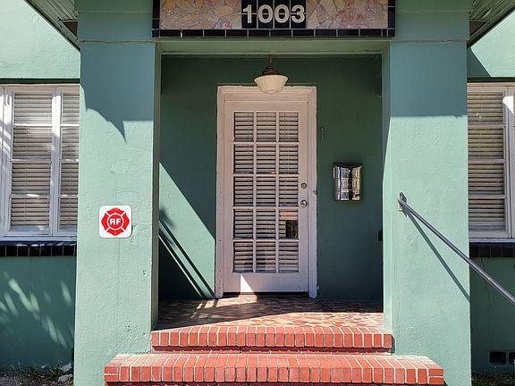 2nd image of 1003 Arlington Ave N APT 1