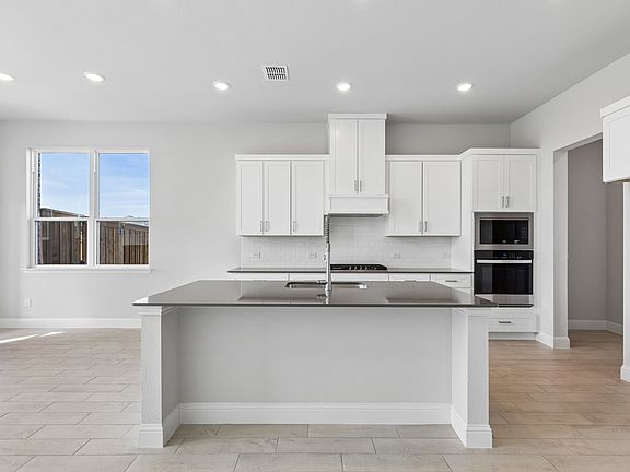 3rd image of 561 Chianti Dr