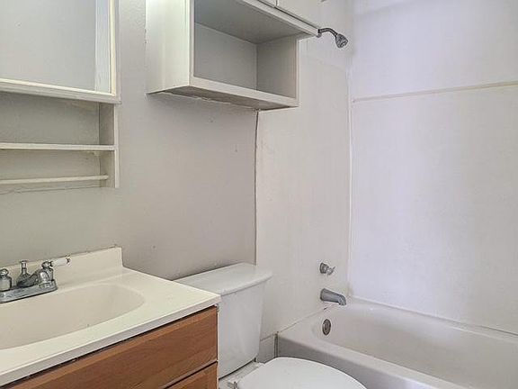 5th image of 2407 Jaguar Dr #D