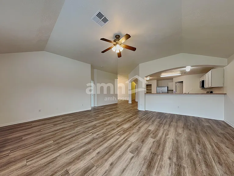2518 Halstead Dr — Photo 9