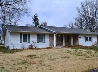 12 Bonanza Dr, Centralia, IL 62801