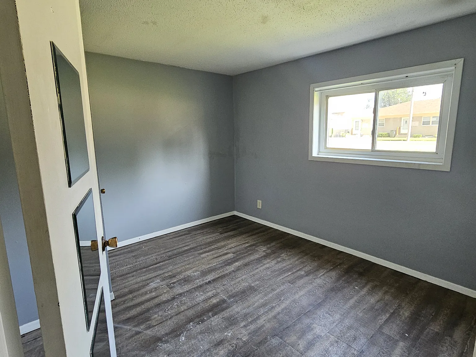 2330 E Locust St — Photo 3