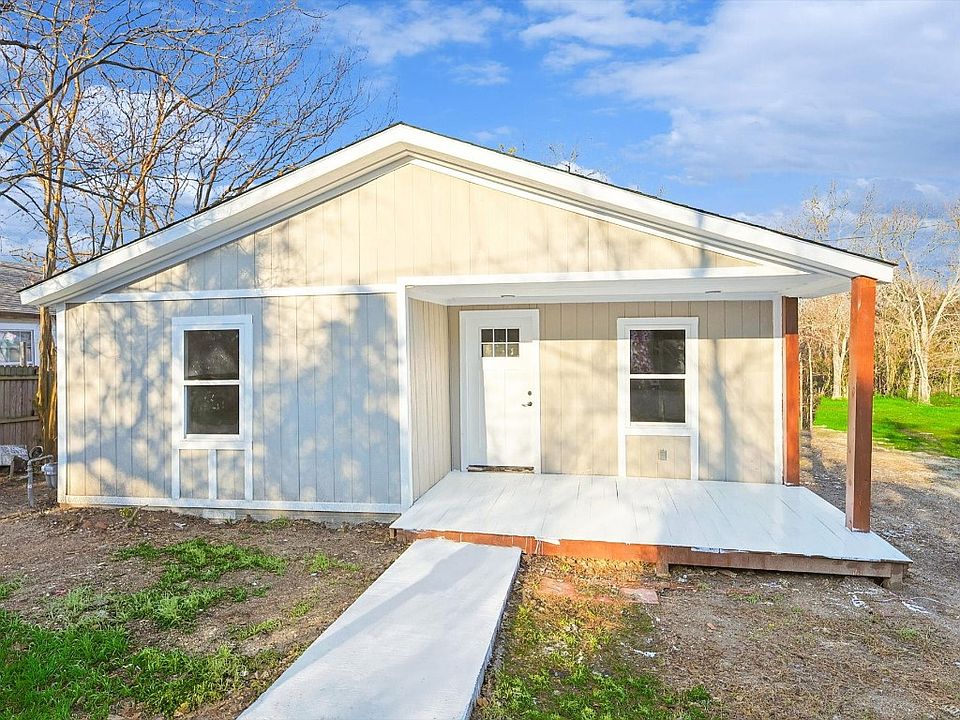 1st image of 207 Young St