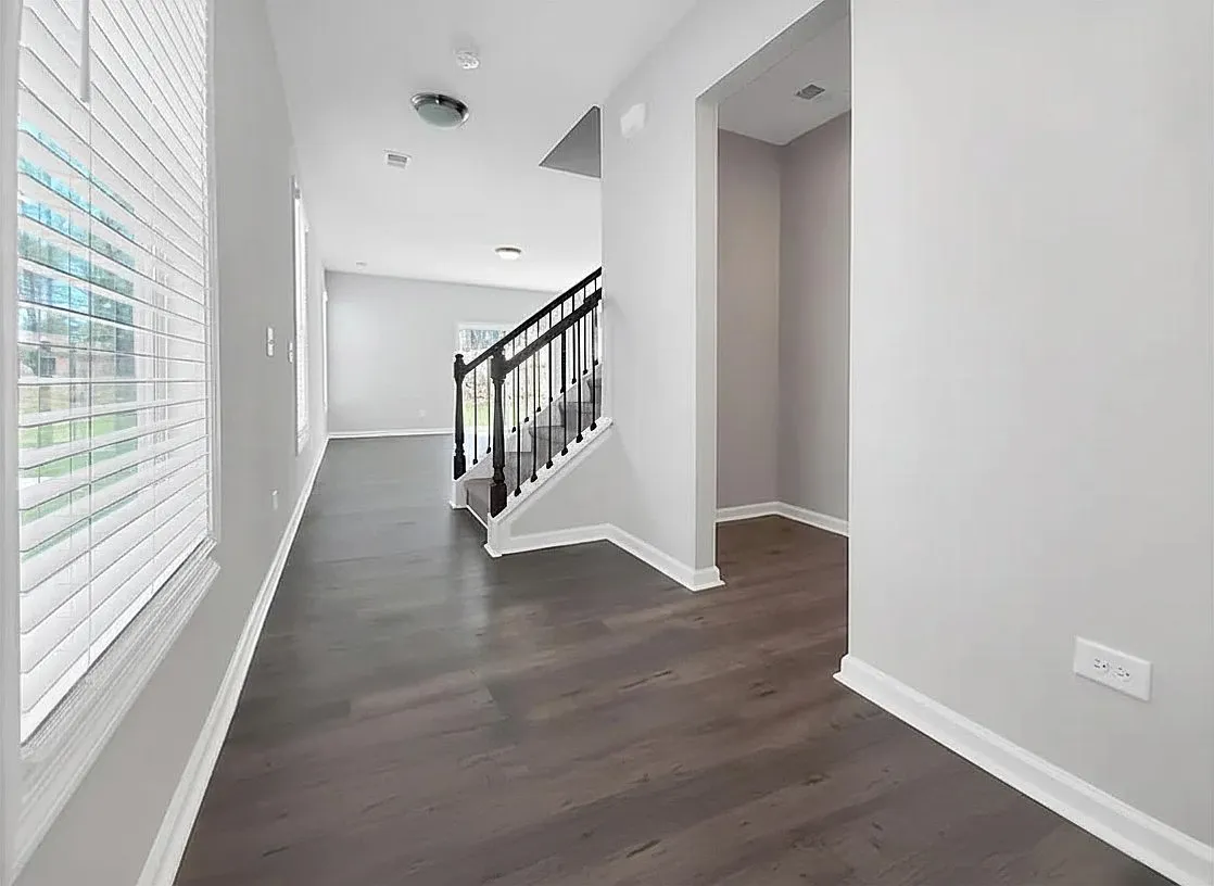 3 bed, 2.5 bath, 1875 sqft, $2,100 — Photo 2