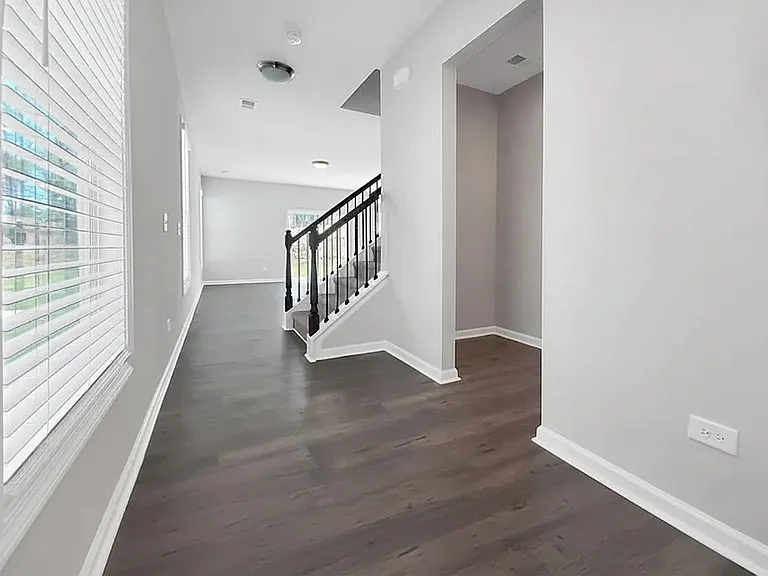 511 Baycraft Ln — Photo 2
