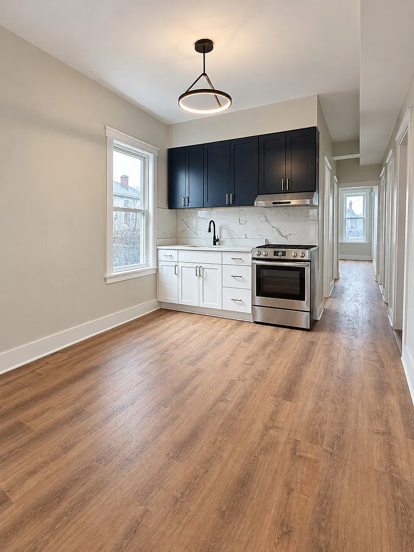 2 bed, 840 sqft, $1,700 — Photo 2