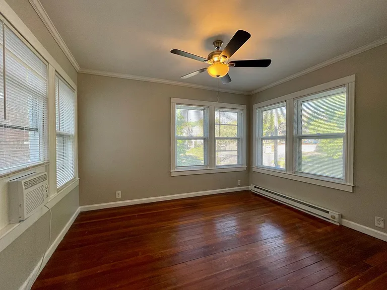 Valentine Place Apartments — Photo 28