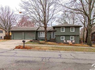 3216 Tomahawk Dr, Lawrence, KS 66049