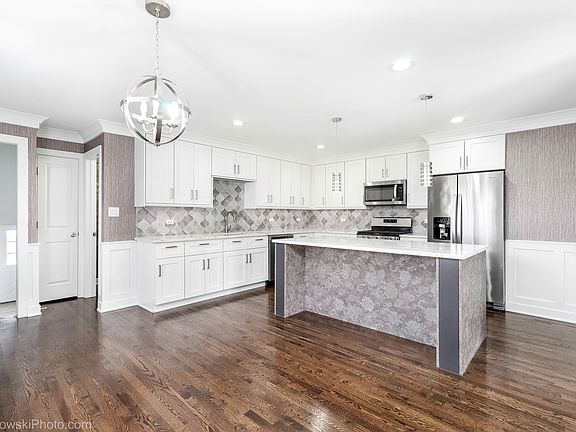 5th image of 10841 Laramie Ave