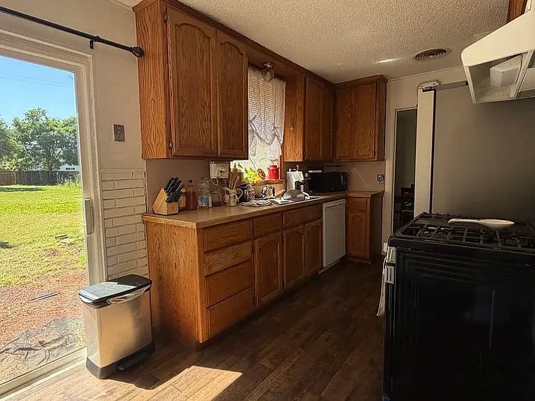 2036 Country Club Blvd — Photo 5