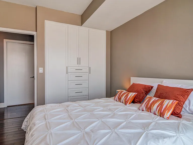 219 Fort York Blvd #LPH3702 — Photo 6