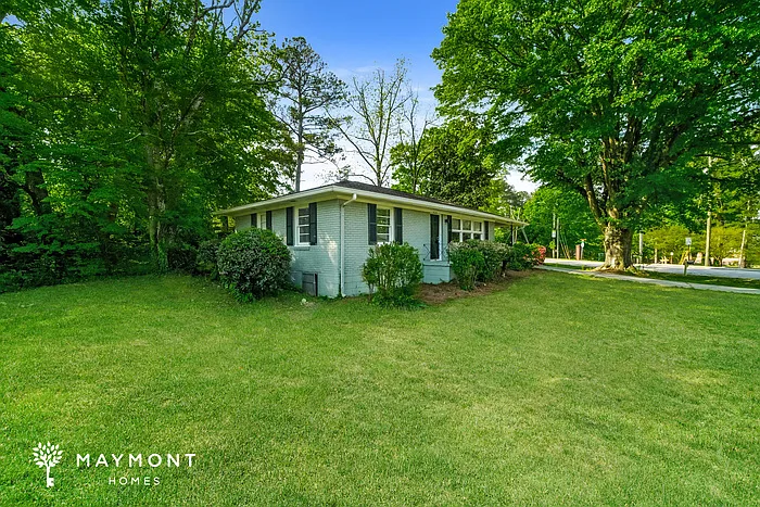 933 Clay Rd SW — Photo 3