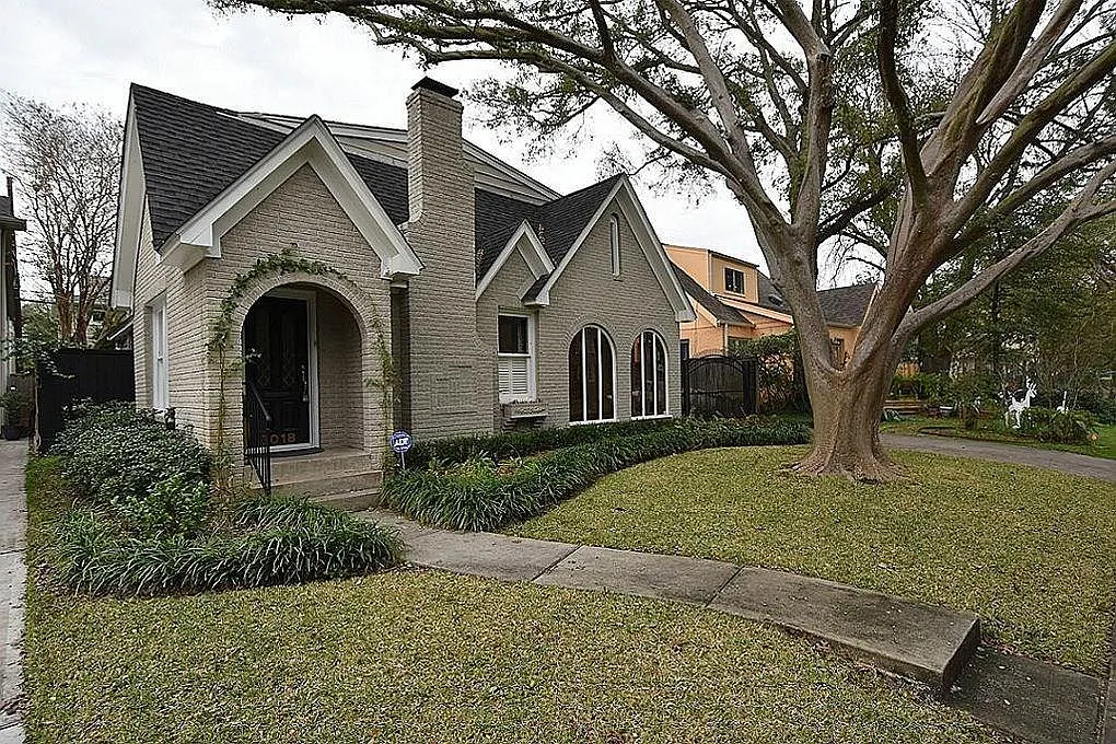 4 bed, 2.0 bath, 2252 sqft, $4,300 — Photo 1