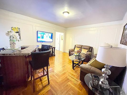 5th image of 3824 Waldo Ave #1E