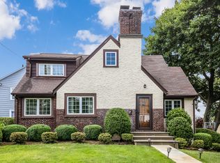 8 Warwick Ave, Scarsdale, NY 10583