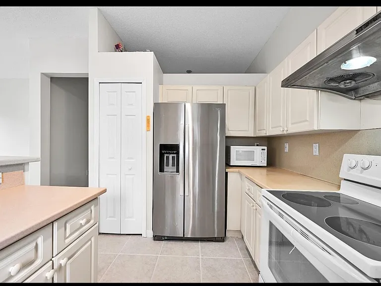 13761 N Garden Cove Cir — Photo 21
