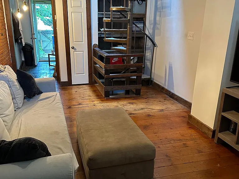 222 W Walnut St — Photo 7