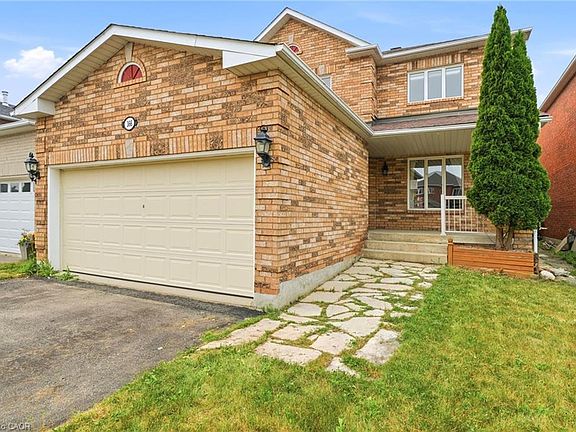 5th image of 366 Marshall Cres