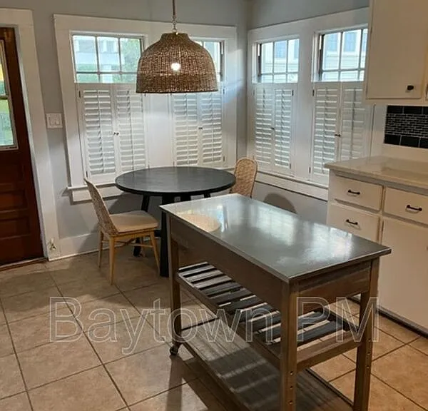 203 W Haya St — Photo 4